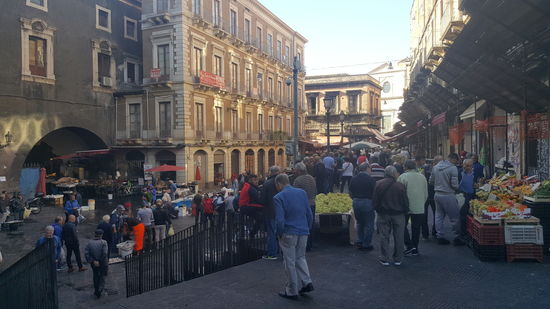 Heute findet auch der traditionelle Fischmarkt statt...