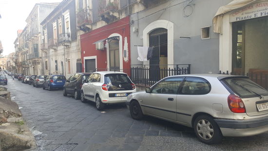 Hier parkt unser Clio...