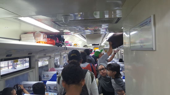 Viiel Stauraum und ein guter Bordservice...und: pünktliche Abfahrt!!!