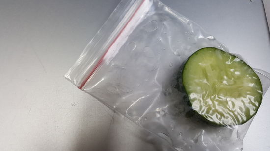 Schlimm: hier werden sogar 2 Gurkenscheiben in Plastik verpackt...