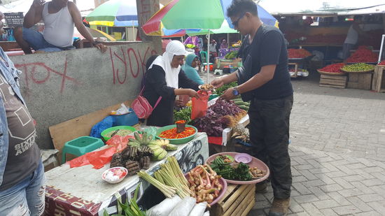 Hier kauft Alex Ingwer...