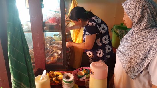 Vorne ist die Auslage, aus der wird immer wieder nachgefüllt