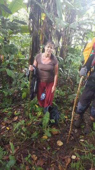 Langsam wird es beschwerlich. Zwischendurch regnet es auch heftig und wir werden klitschnass