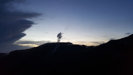 Der Lärm ist wie Donner...