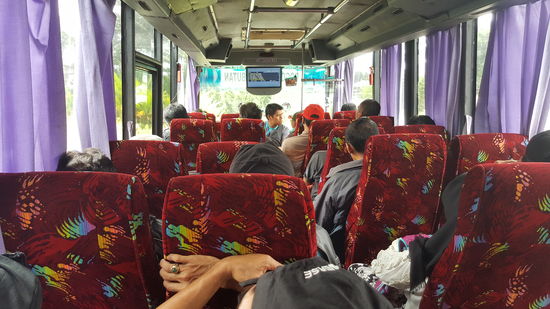 Im Bus bis zur Sammelstelle