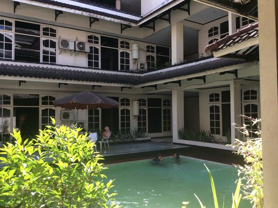 Hier wird in voller Montur und mit Kopftuch gebadet—in das Wasser lockt mich niemand—gut, dass ich eh kein Badefan bin.