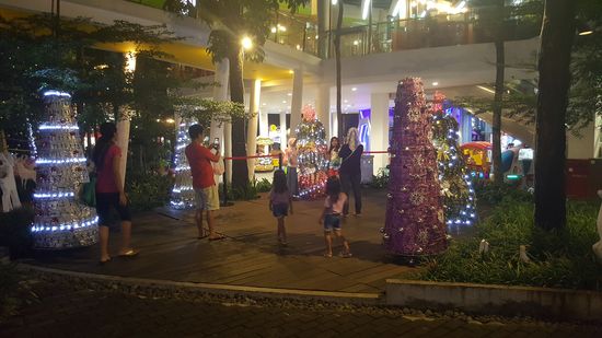 Kitschige Weihnachtsbäume...