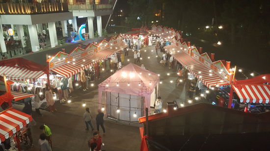 Ein niedlicher WeihnachtsmarktNochmal das Teehaus...