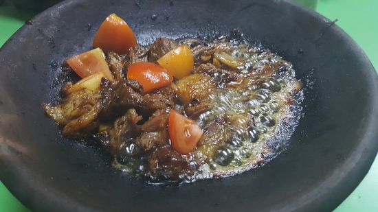 Immer mal wieder muss ich Essen posten, hier brutzelndes Rindfleisch