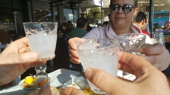 Zum Abschluss wollen wir uns noch einen Ouzo gönnen....