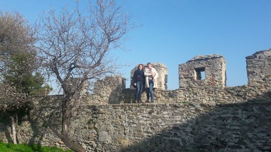 Bei dem tollen Wetter kraxeln wir gerne in der Anlage herum...