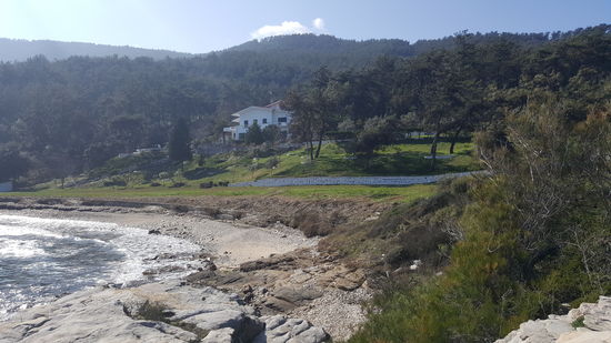 Auf dem Weg finden wir eine schöne Villa, hier hat sich wohl einer was Schönes geleistet...