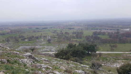 Monique, Ines und ich beschließen den beschwerlichen Weg bis zur Akropolis auf uns zu nehmen.