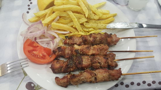 Wir essen alle wieder Souflaki ...