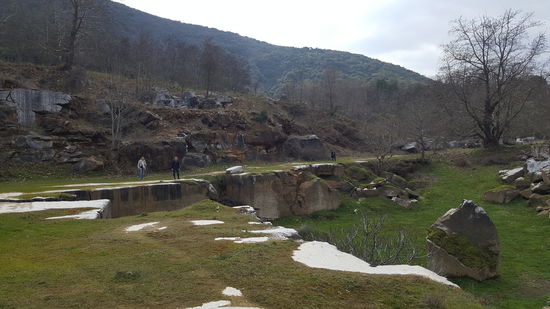 Zum Marmorsteinbruch, wo unser Auto steht...