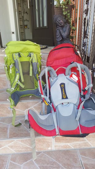 Ein Rucksack für hinten und einen für vorn...