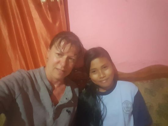 Die süße Jessica möchte erstmal ein Selfie