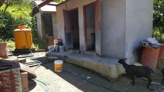 Hier noch einmal und hinten ist die Toilette—alles sehr, sehr basic....