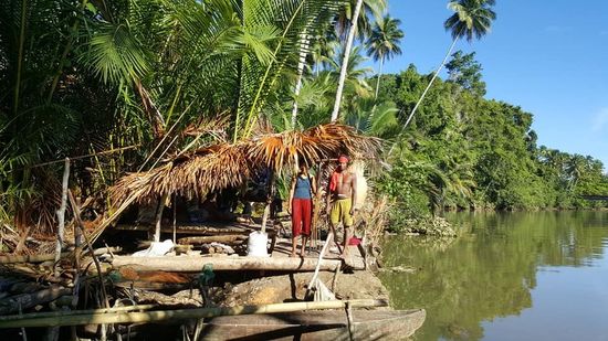 Jetzt hat sich die Frau nochmal umgezogen, obwohl ich sie lieber traditionell gesehen hätte...