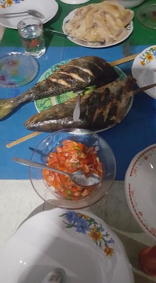 Es gab riesige Fische zu kaufen—wir haben 2 Stück für je 20.000 IDR gekauft und einen davon gibt es nun zum Dinner