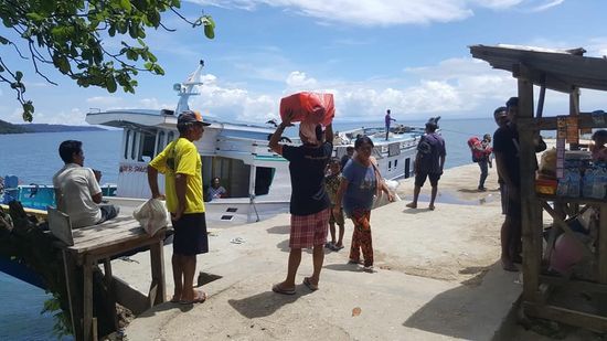 Am Hafen herrscht geschäftiges Treiben...
