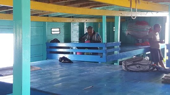 Alle haben sich etwas zu essen mitgebracht...