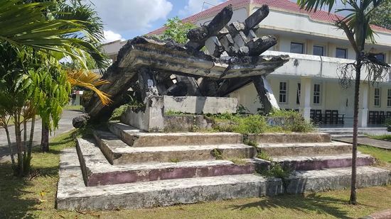 Das sind die Reste der zerbombten Kirche