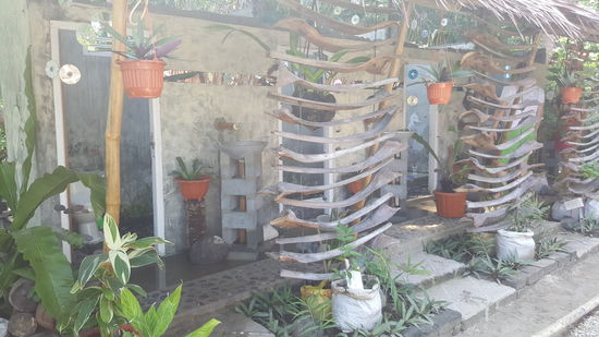 Die Duschen und Toiletten...unglaublich—diese Ideen!!!