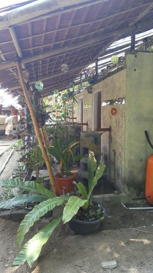 Teilweise auch Fliesen—aber dann nur defekte, die sonst eh keiner mehr wollte gelandet wären