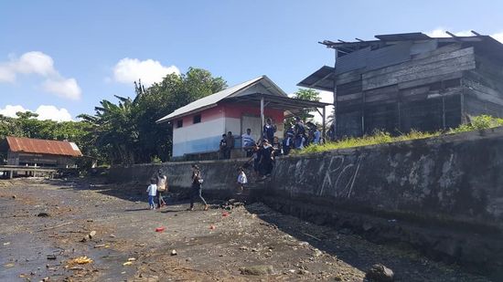 Das ist hier der Hafen „Mawea“ : Die anderen steigen alle in ein anderes Boot...