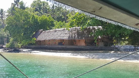 Da sehe ich schon das Cottage mit den Gazebos