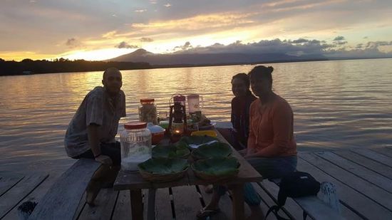 Wir plaudern in 4 Sprachen: Deutsch-indonesisch-amerikanisch/Englisch und Französisch und haben viel Spaß