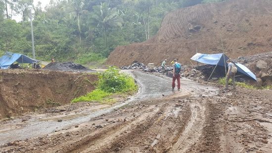 Die Straßen sind überschwemmt vom starken Regen gestern