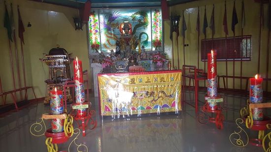Im Tempel der Altar