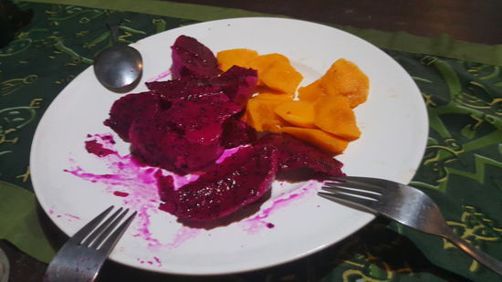 Drachenfrucht und Mango