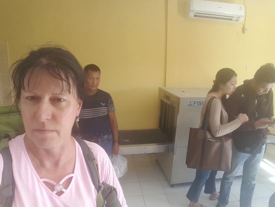 Im Hintergrund das kleine Gepäckband...völlig überflüssig...