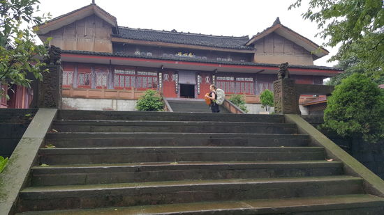 Der Xixinsuo -Tempel, jetzt haben wir 5.5km geschafft! Hier wäre eine gute Möglichkeit umzukehren, aber wir beschliessen weiterzugehen