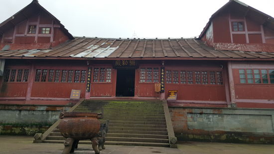 Hier kann man auch übernachten.  Sieht aber mehr als einfach aus..