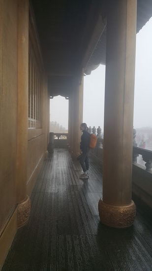 Rundum den Tempel Jinding