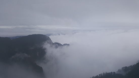 In der Seilbahn haben wir noch eine schöne Aussicht auf die Berkuppen...