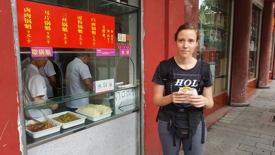 Da wir das wieder nicht benennen können, machen wir ein Foto vom Hähnchenfleisch, zeigen es der Dame an der Kasse und schon klappt das