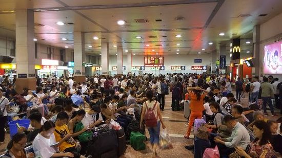 Um 18.20 Uhr soll es losgehen, die ganze Nacht, geplante Ankunft in Lanzhou: 6.20 Uhr von dort wollen wir gleich mit dem Bus weiter nach Liujiaxia