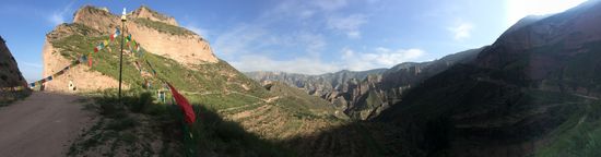 Auch wenn wir einen Teil der Höhlen nicht sehen konnten, fanden wir den Ausflug gelungen. Die Landschaft war herrlich