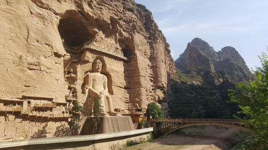 Aufgrund der schlechten Zugänglichkeit ist “Bing Ling Si” eine der wenigen buddhistischen Stätten die daas stürmische 20.Jh unbeschadet überstanden hat