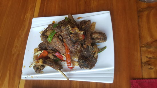 Wir entscheiden uns für Yak-Rippchen...