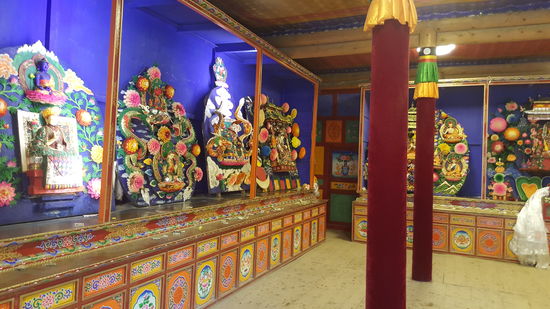 Diese ganzen Figuren sind aus Yak-Butter , die dürfen wir fotografieren