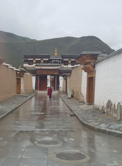 Auch hier wieder: rechts und links wohnen die Mönche