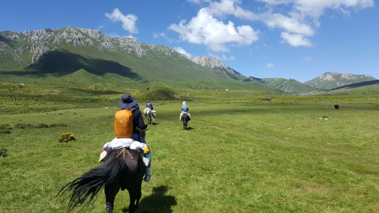 Als wir aus dem Ort raus sind, wird es schön...