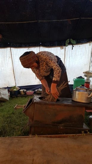 Der Ofen befindet sich im Zelt, in dem wir nachher schlafen