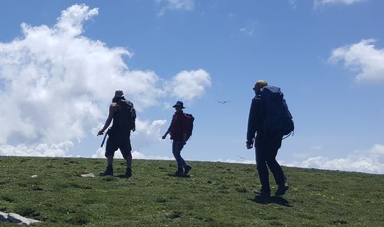 Da treffen wir die beiden Österreicher wieder! Sie machen eine Trekkingtour übrigens zu Fuß. Und sie sind auch am schnaufen!